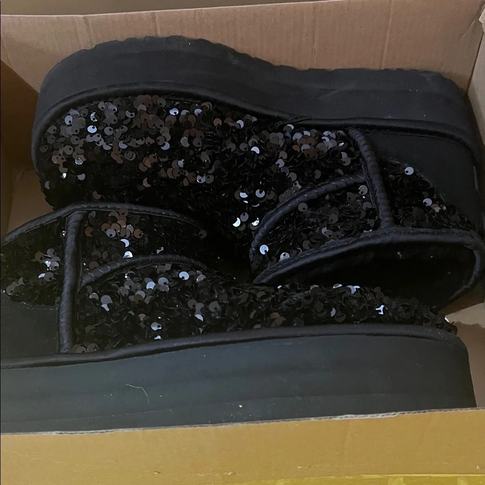 UGG Ultra Mini Chunky Platform Sequin Boots - Black Sz 8 - Picture 5 of 13
